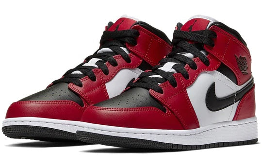 Air Jordan 1 Mid Junior 'Chicago Black Toe' front view