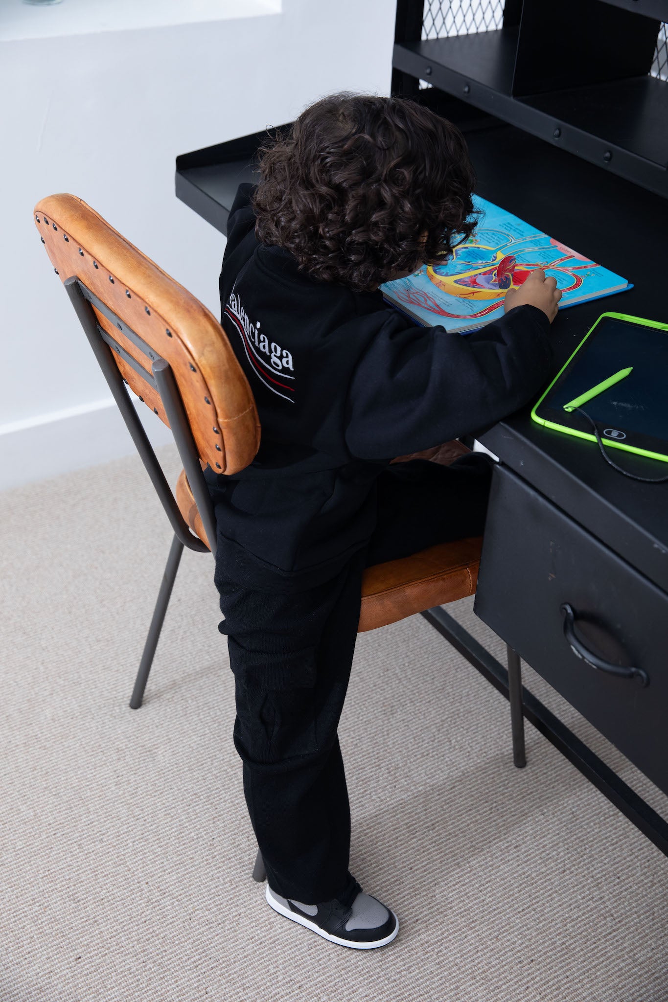 little boy wearing air jordan 1 high kids shadow on foot