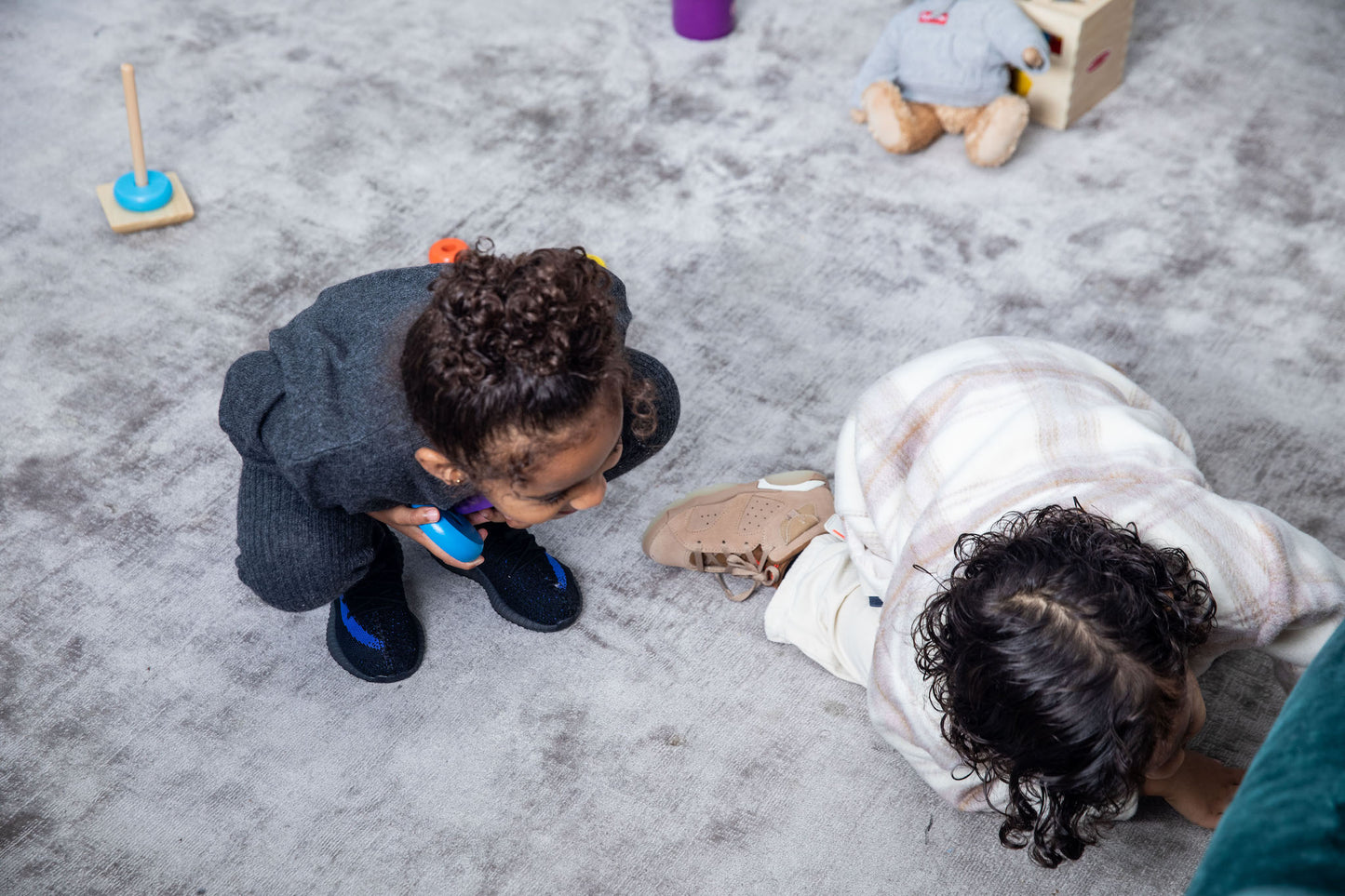 girl wearing adidas Yeezy Boost 350 V2 Kids 'Dazzling Blue' on foot