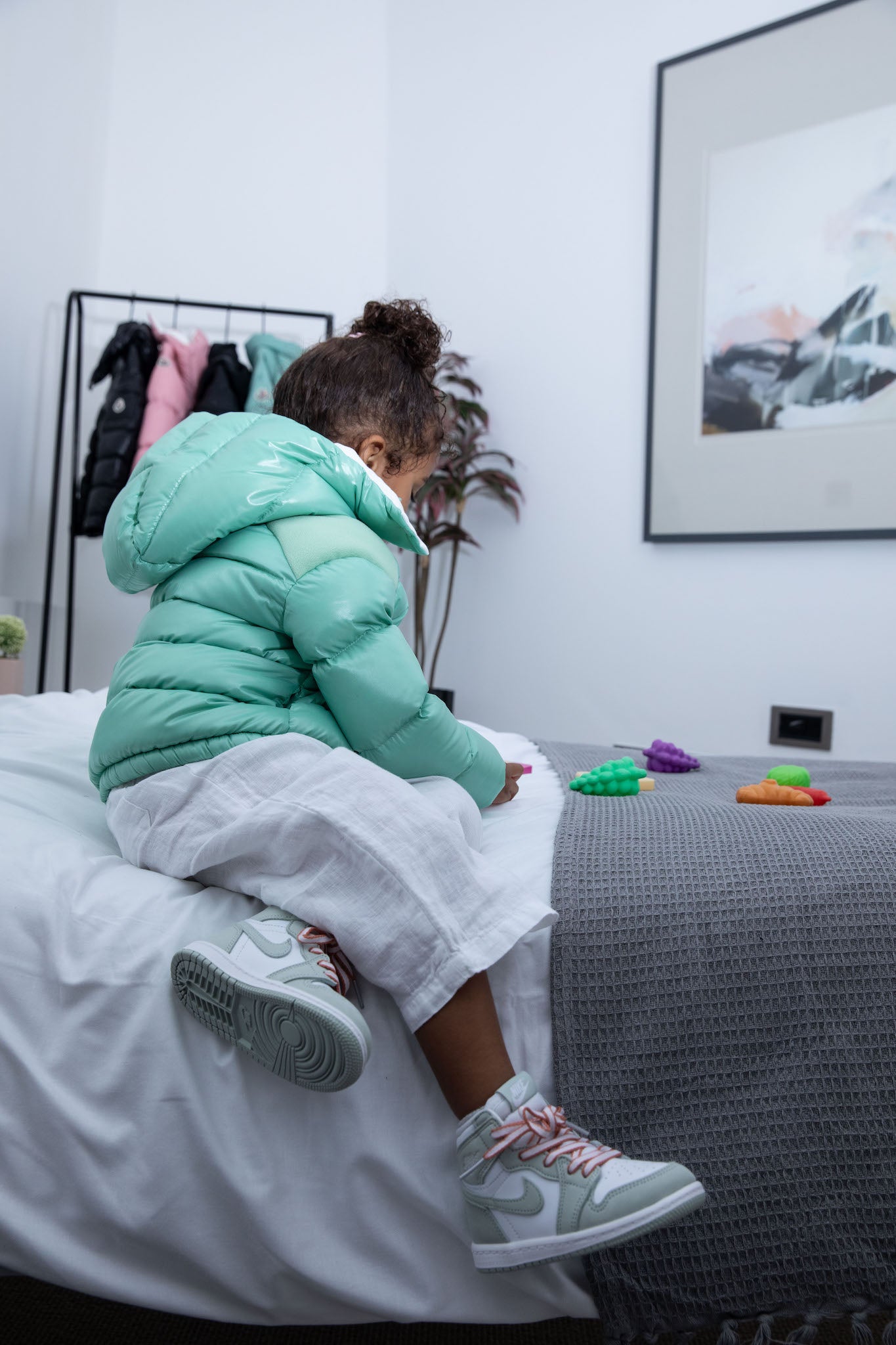 girl wearing air jordan 1 high kid seafoam on foot