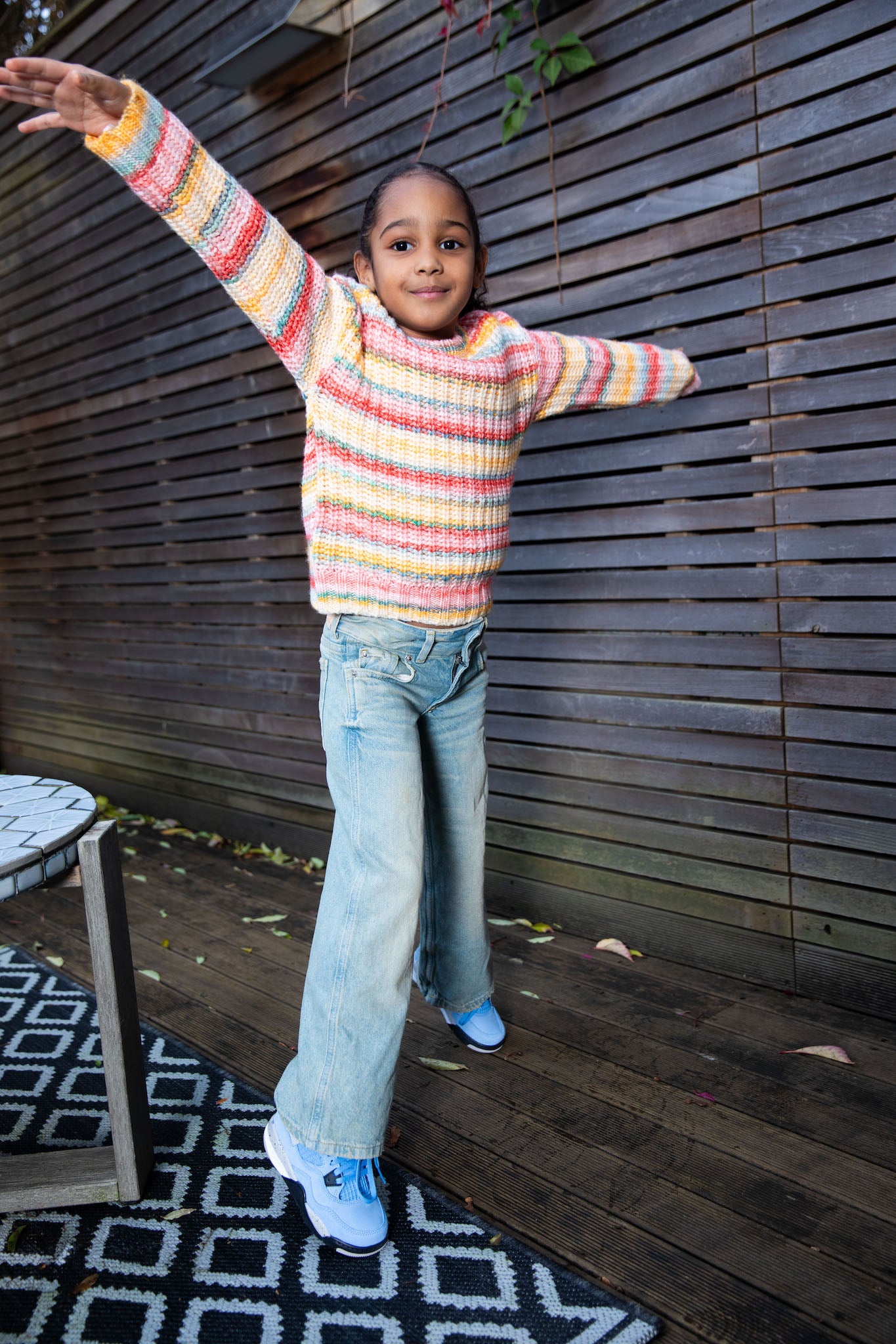 girl wearing Air Jordan 4 Kids 'University Blue' on foot