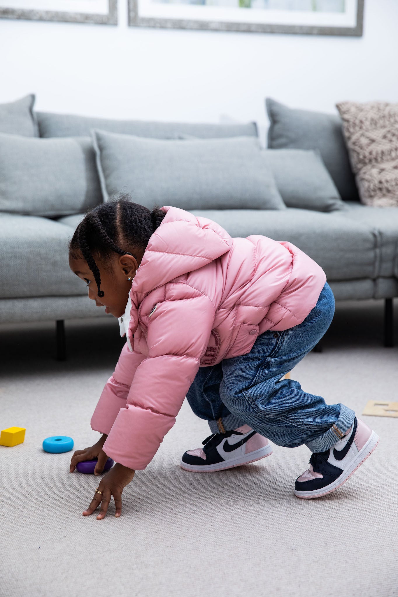 little girl wearing Air Jordan 1 High Kids 'Atmosphere' on foot