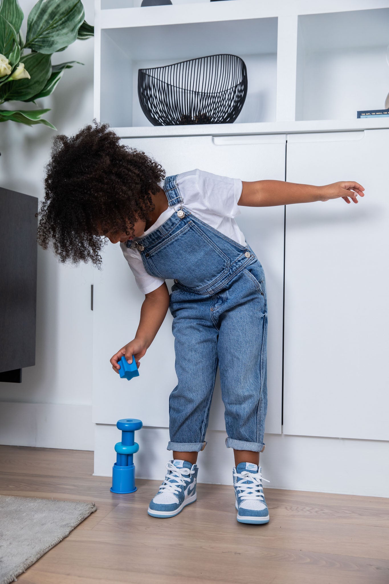 little girl wearing Air Jordan 1 High Kids 'Denim' on foot