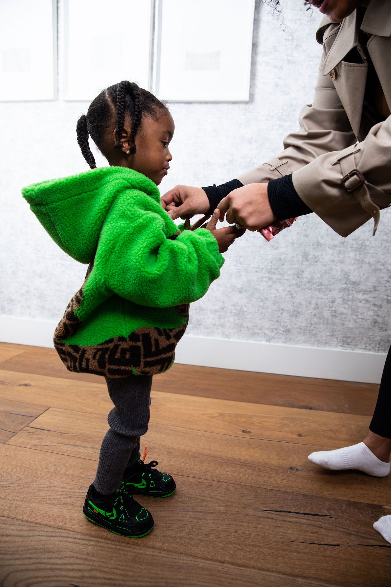 little girl wearing nike rubber dunk low off white green strike on foot
