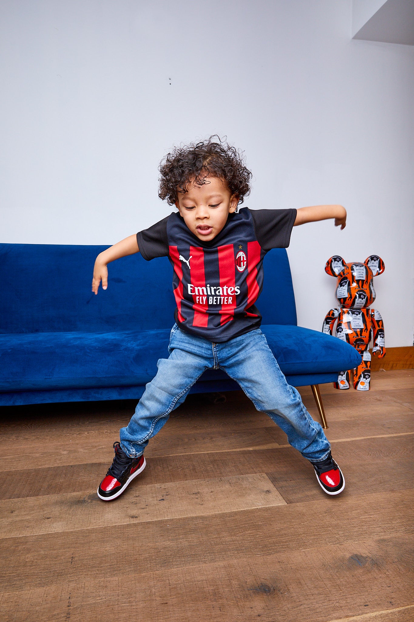 KID WEARING Air Jordan 1 High Kids 'Patent Bred'