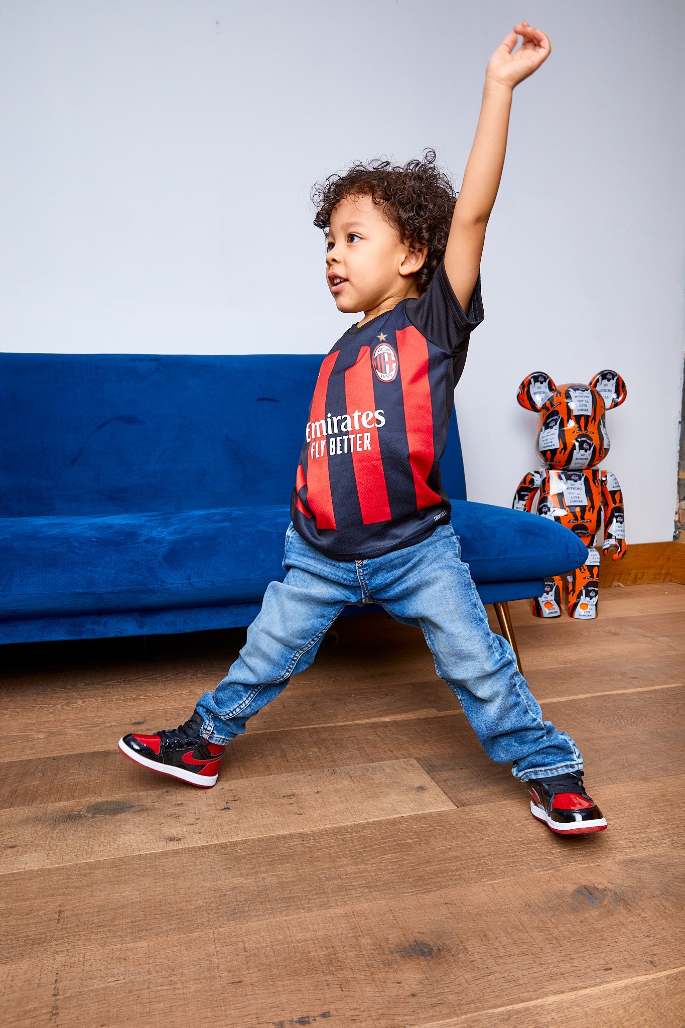 KID WEARING Air Jordan 1 High Kids 'Patent Bred'