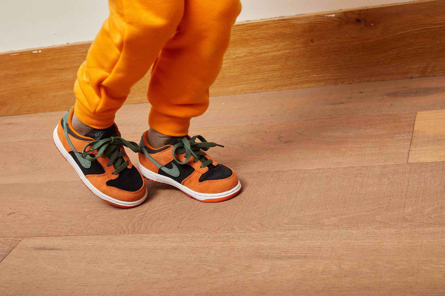 KID WEARING Nike Dunk Low Kids 'Ceramic'