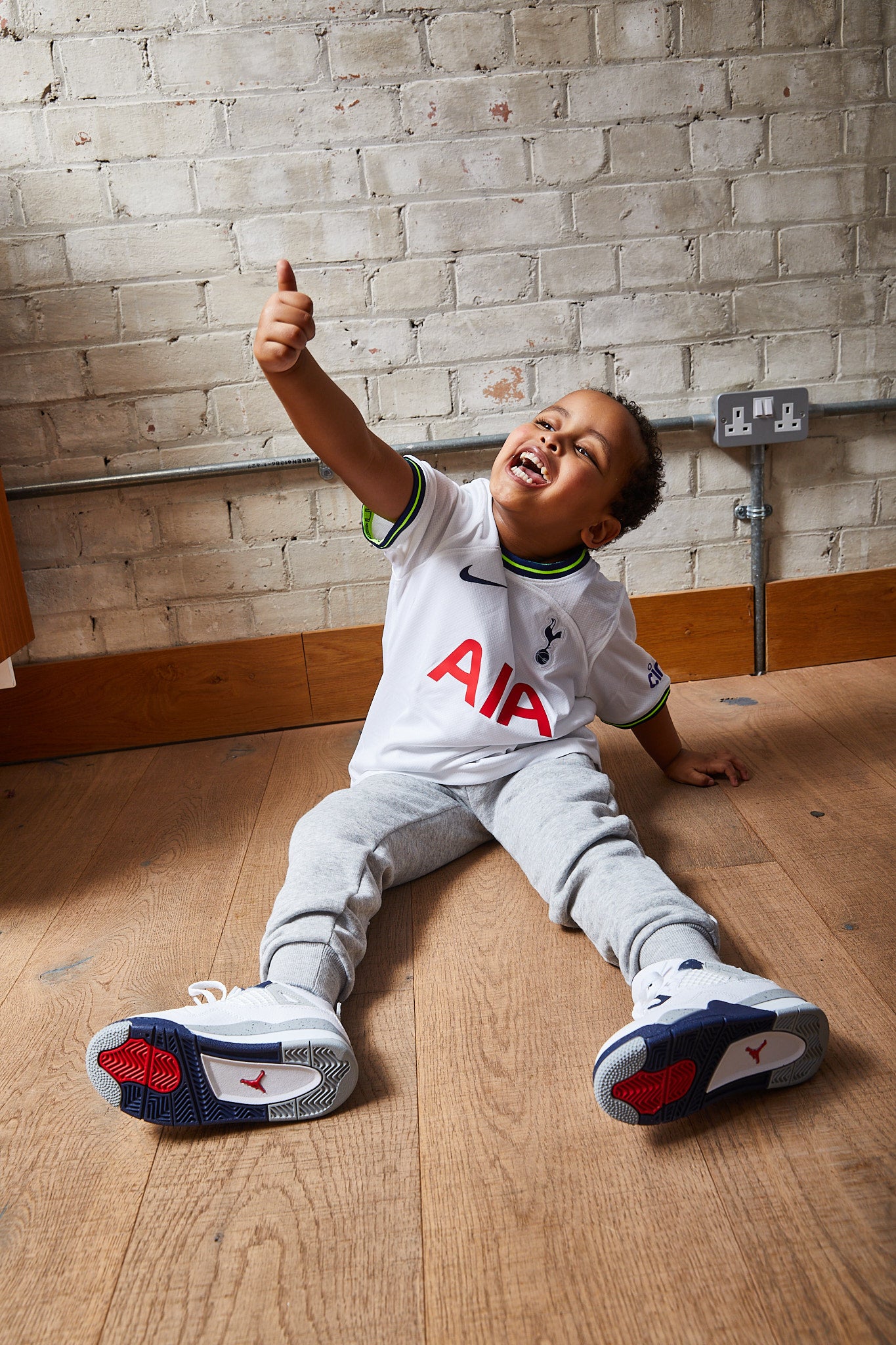 kid wearing Air Jordan 4 Kids 'Midnight Navy'