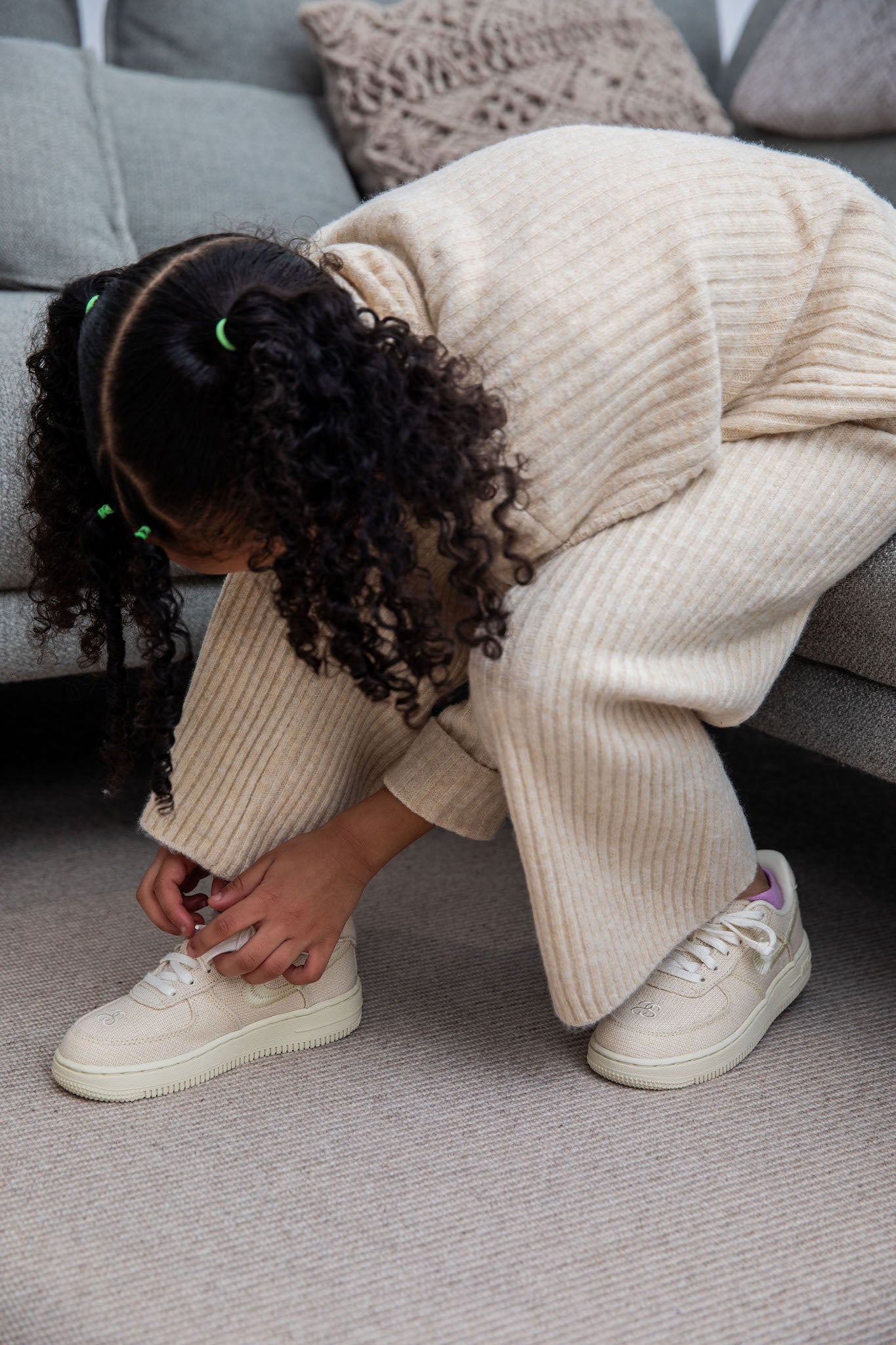 Air force 1 on sale on feet girl